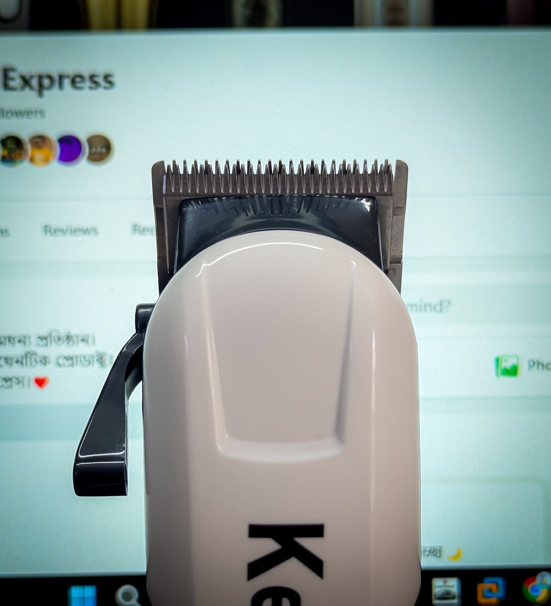 Kemei KM-809A Professional Hair Trimmer for Men – Rechargeable & Cordless